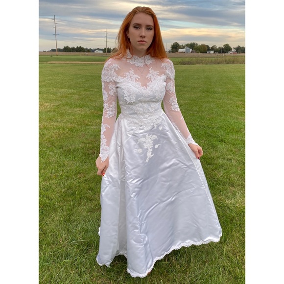 Vintage 90s teeny by Priscilla long sleeve lace wedding dress with train 0/2
